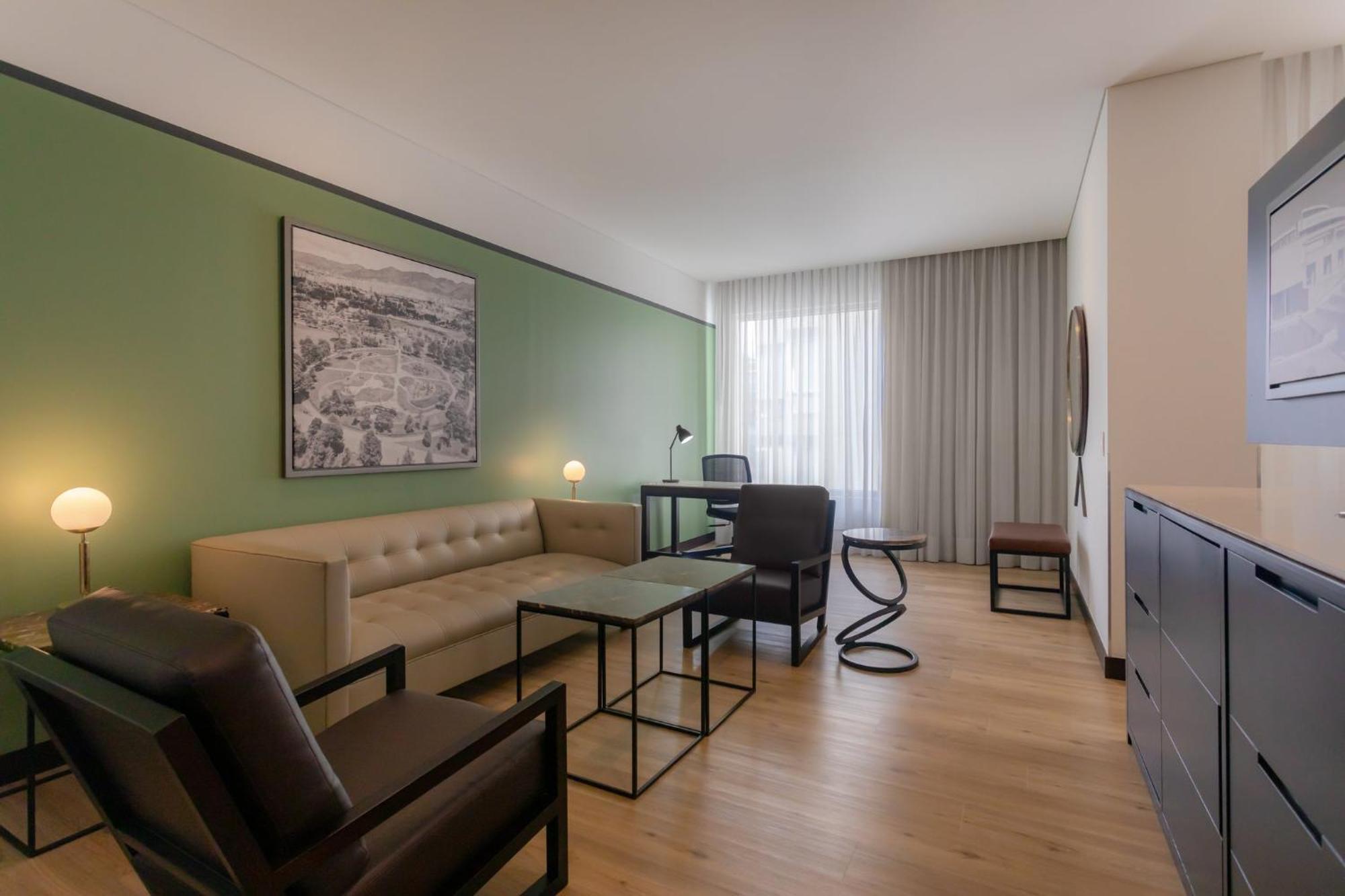 Holiday Inn Bogota Airport, An Ihg Hotel Экстерьер фото