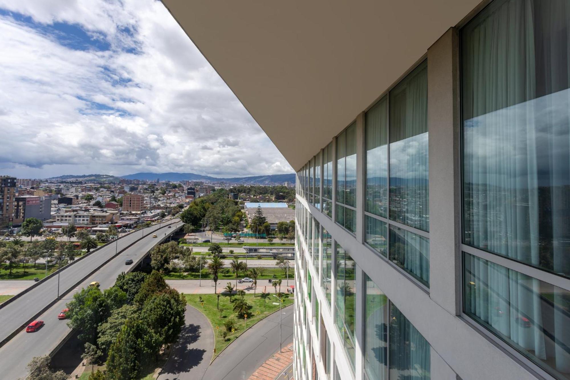 Holiday Inn Bogota Airport, An Ihg Hotel Экстерьер фото